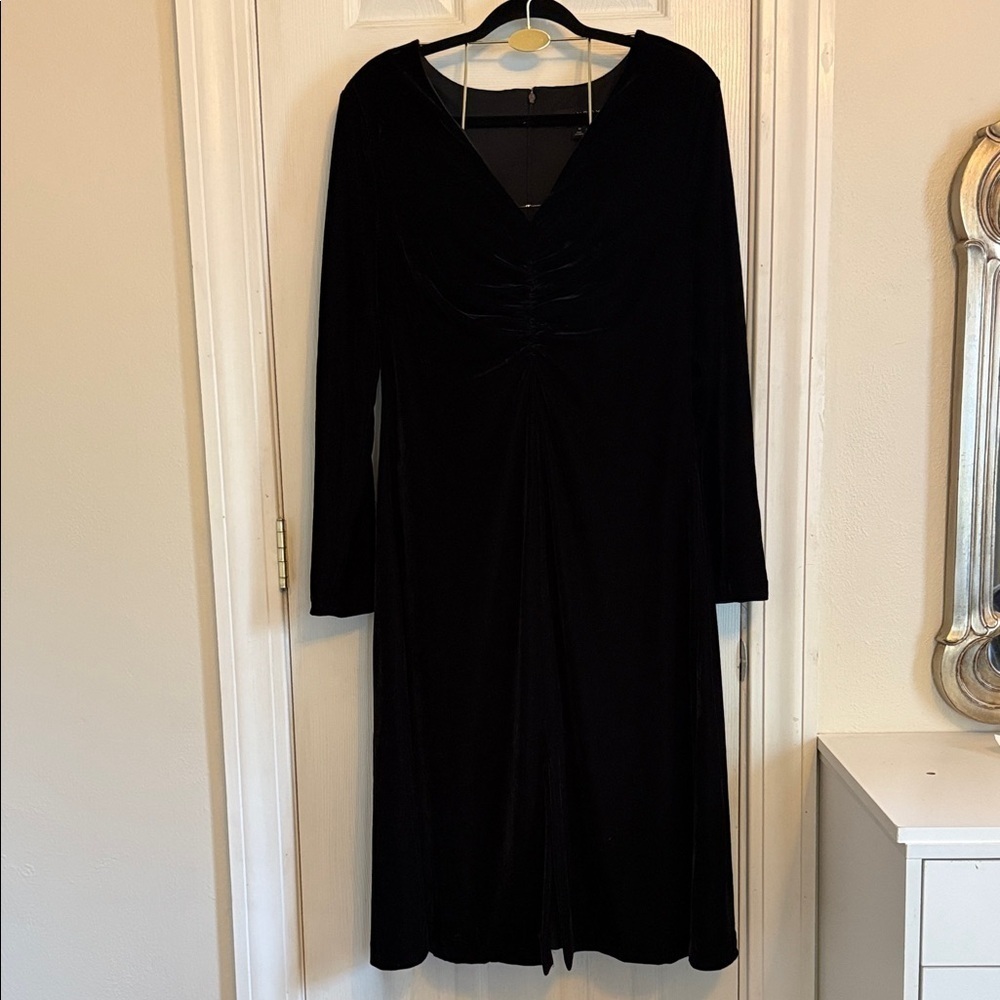 Laundry By Shelli Segal Black Long Sleeve Velvet Dress